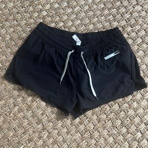 Vuori clementine 2.0 shorts size medium. Black